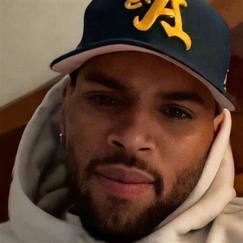 Chris Brown cria perfil em site adulto e primeira foto vaza na web